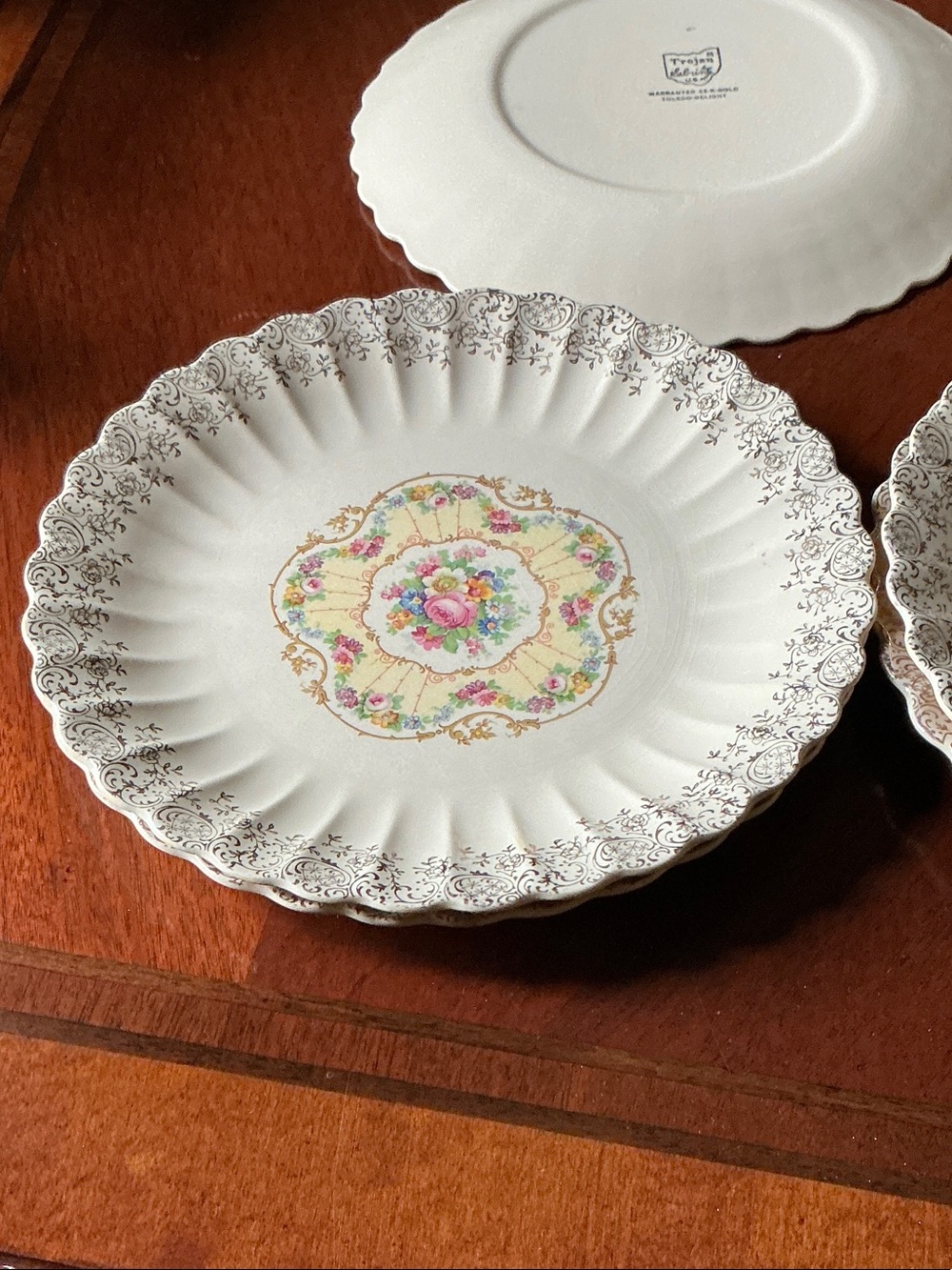 Royal Albert Style White Floral Scalloped Dinner Plate